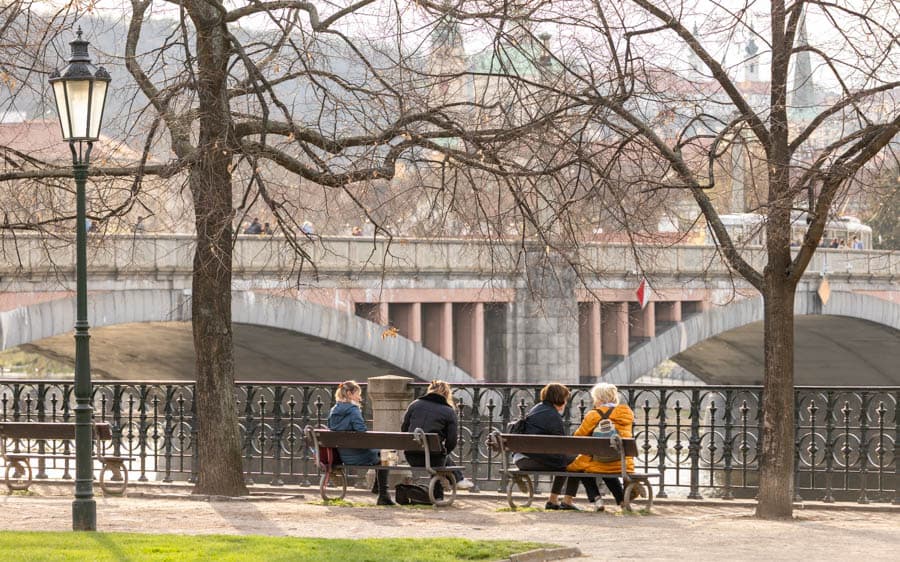 捷克布拉格伏爾塔瓦河上的馬內斯橋（Mánes Bridge）的安靜時刻